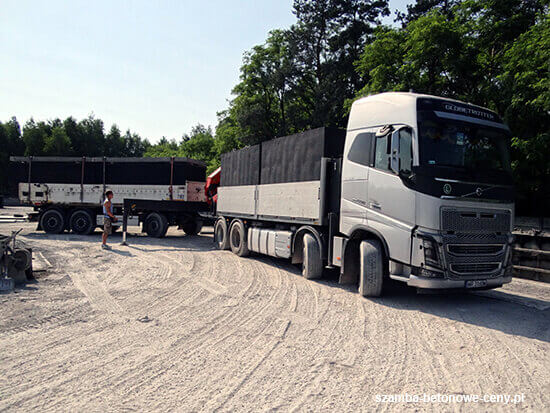 Transport szamba betonowego do Stąporków z wykorzystaniem HDS